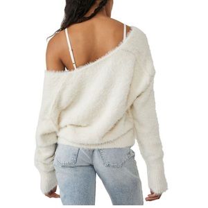 FREE PEOPLE | ultra soft & fluffy ivory v-neck sweater